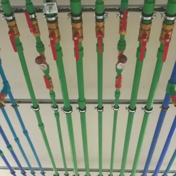 Sistema de instalación de tuberías y válvulas en Zaragoza, diseñado para fontanería industrial.